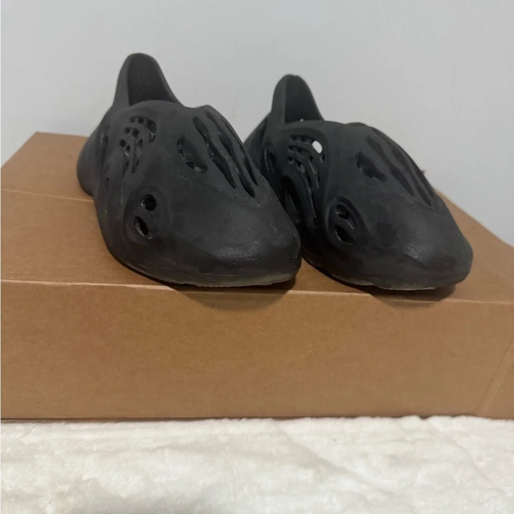 Adidas YEEZY Foam Runners, Men- size 9